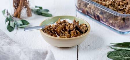 Höstlig-plommon-crumble-med-kanel